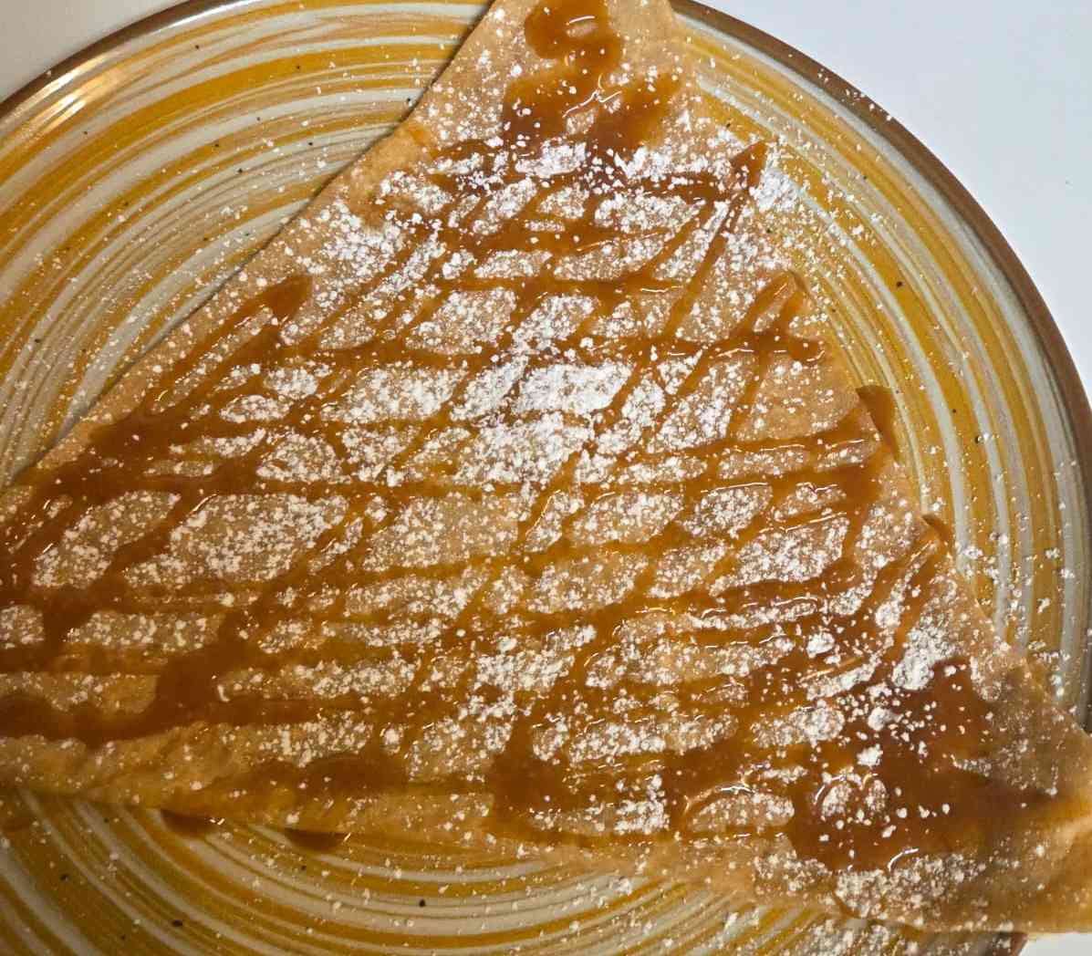 Pfannkuchen mit Karamellsoße
